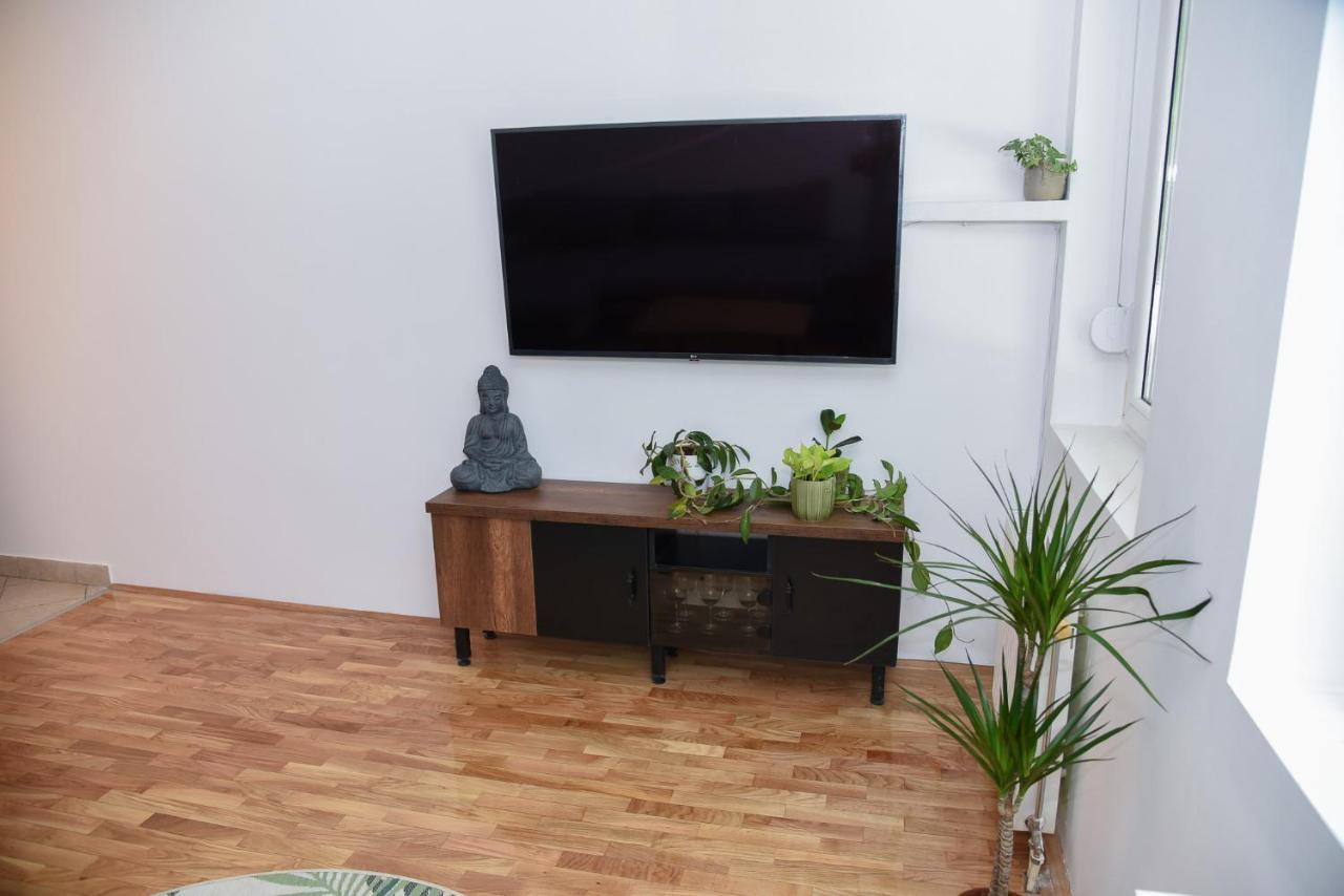Garden Apartment - Oaza U Centru Grada Novi Sad Bagian luar foto