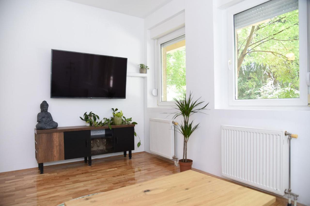 Garden Apartment - Oaza U Centru Grada Novi Sad Bagian luar foto